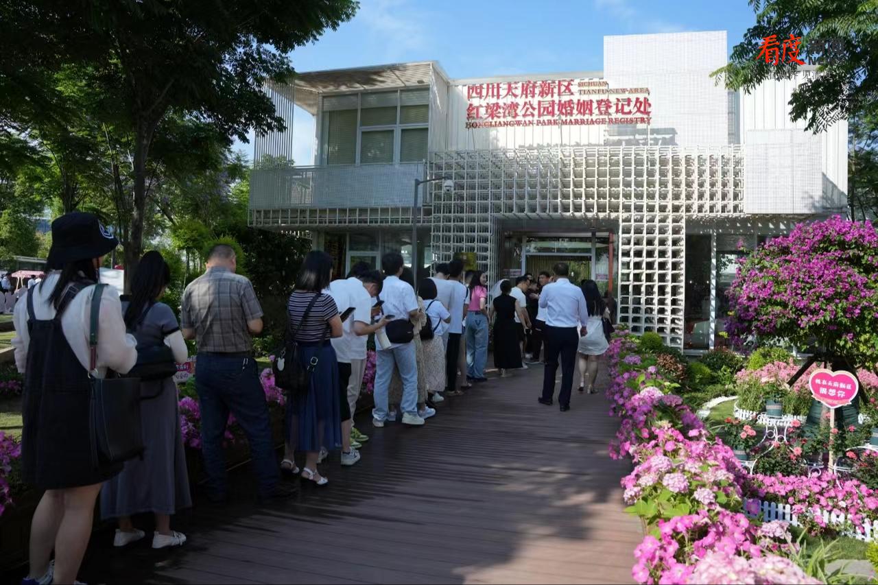 人生小滿(mǎn)勝萬(wàn)全 當(dāng)“緣定天府”開(kāi)啟一場(chǎng)藝術(shù)與愛(ài)的同行之旅